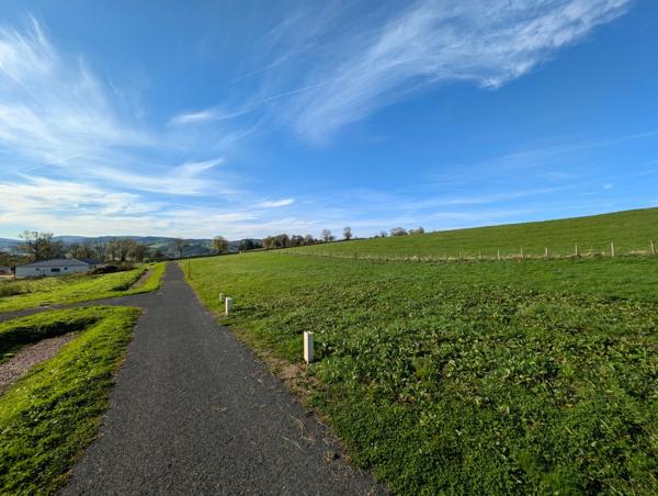 Terrain constructible et viabilisé de 796 m² à SAINT MARTIN D'ESTREAUX (42)