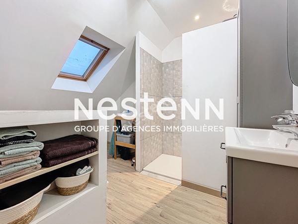 Maison de ville , 3 chambres , salon / séjour lumineux , garage , jardin , terrasse