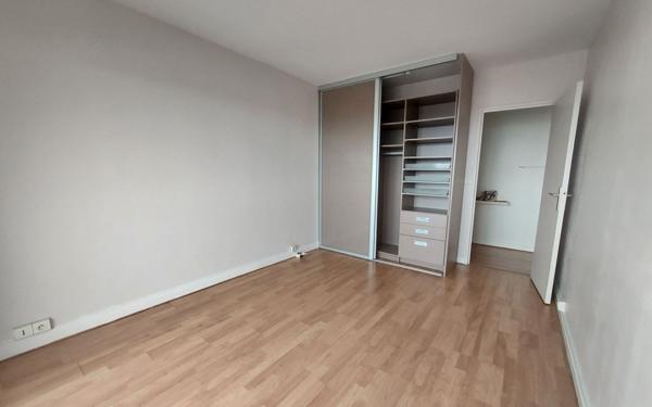 Appartement à vendre    2 pièces • 52 m2 Courbevoie