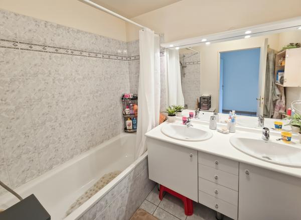 Appartement Dourdan 3 pièce(s) 63 m2 - JARDIN - PARKINGS SOUS-SOL