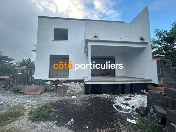Vente Maison90 m² - 4 Pièces - SAINT PIERRE (97410)