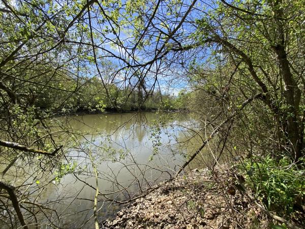 Proche Verneuil sur Avre, Terrain de 44010 m2 env avec un étang