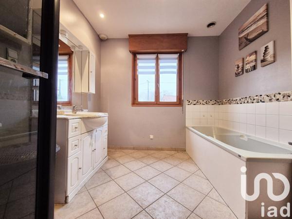 Maison traditionnelle 7 pièces de 133 m² à Aire-sur-la-Lys (62120)