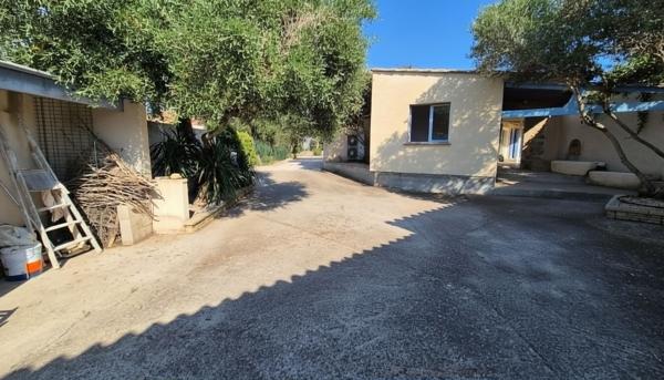 Maison de plain-pied 126,62 m² habitables - Studio indépendant - Piscine - Double garage - Terrain de 1 229 m² ? Balaruc-les-Bains