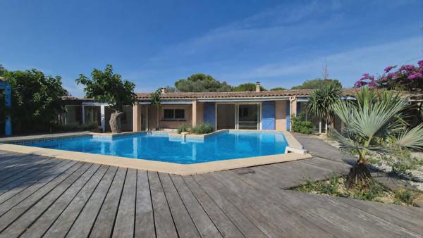 Maison de plain-pied 126,62 m² habitables - Studio indépendant - Piscine - Double garage - Terrain de 1 229 m² ? Balaruc-les-Bains
