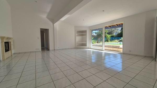 Maison de plain-pied 126,62 m² habitables - Studio indépendant - Piscine - Double garage - Terrain de 1 229 m² ? Balaruc-les-Bains