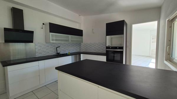 Maison de plain-pied 126,62 m² habitables - Studio indépendant - Piscine - Double garage - Terrain de 1 229 m² ? Balaruc-les-Bains