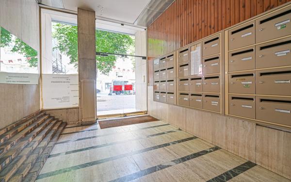 Appartement à vendre    4 pièces • 91,72 m2 Paris 18