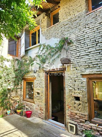 Maison de village avec extérieur