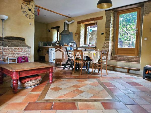 Maison de village avec extérieur