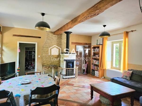 Maison de village avec extérieur