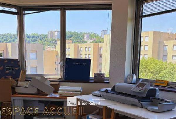 Bureaux à louer divisibles à Lyon 4ème Croix Rousse proche transports