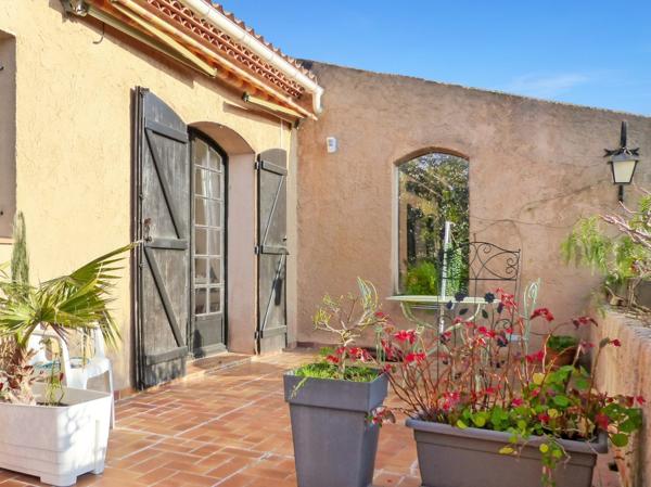 Maison familiale 222 m² avec piscine et jardin paysager à Bandol – Quartier résidentiel recherché