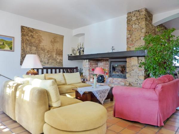 Maison familiale 222 m² avec piscine et jardin paysager à Bandol – Quartier résidentiel recherché