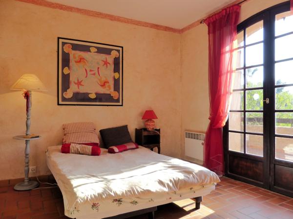 Maison familiale 222 m² avec piscine et jardin paysager à Bandol – Quartier résidentiel recherché