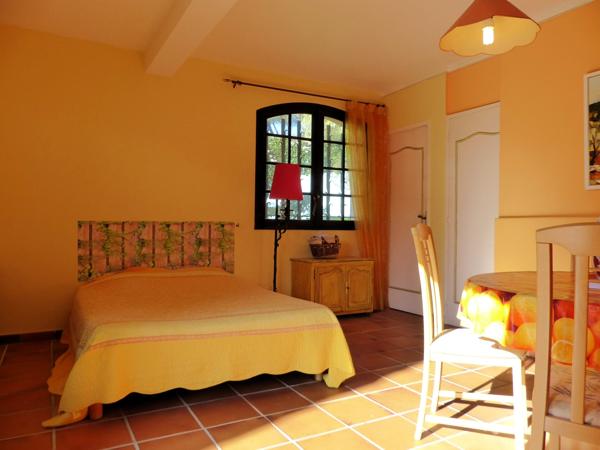 Maison familiale 222 m² avec piscine et jardin paysager à Bandol – Quartier résidentiel recherché