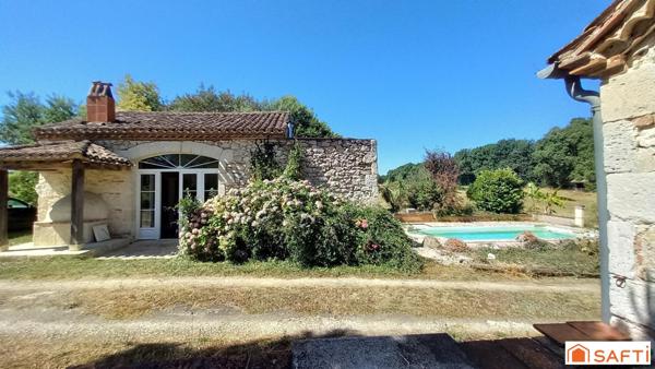 Belle demeure en pierres 165m2 ,3 chambres , piscine ,garage, stockage
