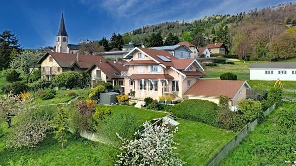 Maison à vendre 7 pièces de 230 m2, terrain d'env. 1000 m2, LUCINGES (74)