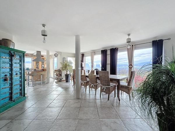 Maison à vendre 7 pièces de 230 m2, terrain d'env. 1000 m2, LUCINGES (74)