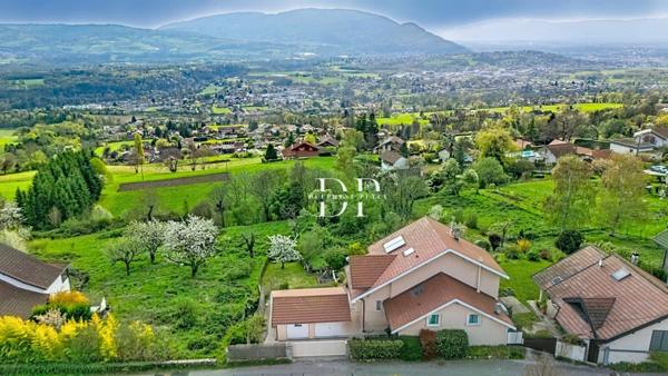 Maison à vendre 7 pièces de 230 m2, terrain d'env. 1000 m2, LUCINGES (74)