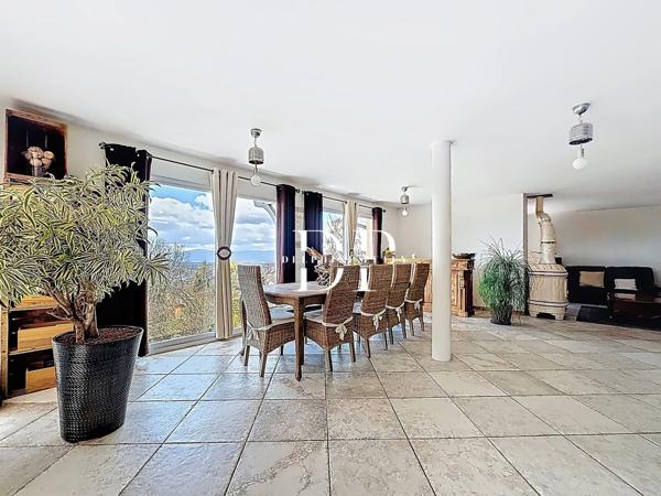 Maison à vendre 7 pièces de 230 m2, terrain d'env. 1000 m2, LUCINGES (74)