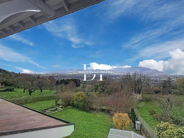 Maison à vendre 7 pièces de 230 m2, terrain d'env. 1000 m2, LUCINGES (74)