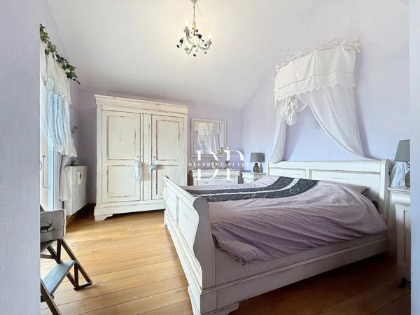 Maison à vendre 7 pièces de 230 m2, terrain d'env. 1000 m2, LUCINGES (74)