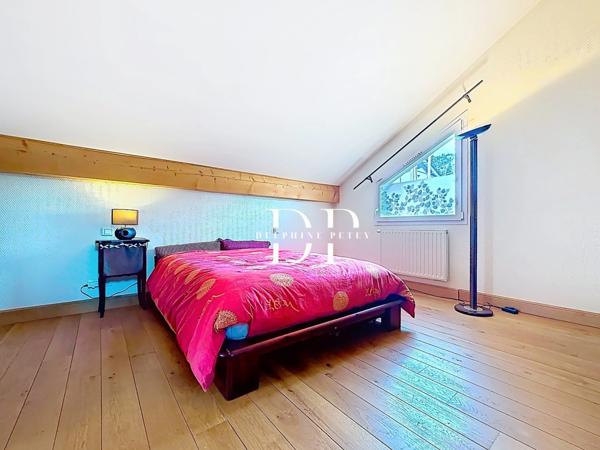 Maison à vendre 7 pièces de 230 m2, terrain d'env. 1000 m2, LUCINGES (74)