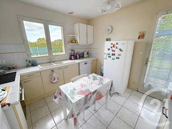 Maison à vendre  4 pièces - 92,83 m 2   BRESSOLS  - 82
