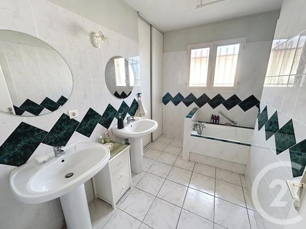Maison à vendre  4 pièces - 92,83 m 2   BRESSOLS  - 82