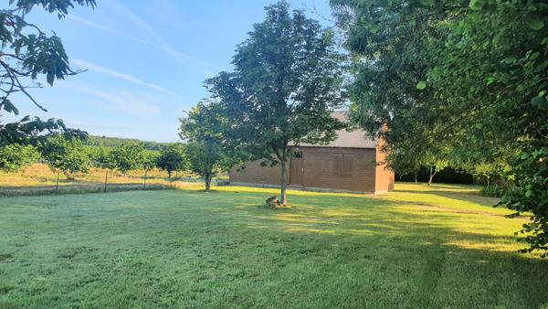 Bâtiments réhabilitables et terrain constructible en campagne