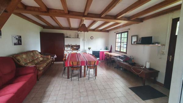 Bâtiments réhabilitables et terrain constructible en campagne