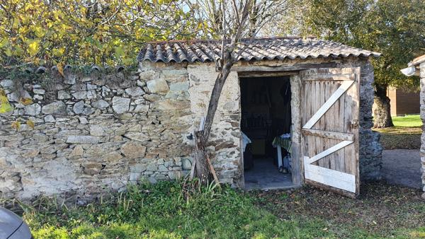 Bâtiments réhabilitables et terrain constructible en campagne