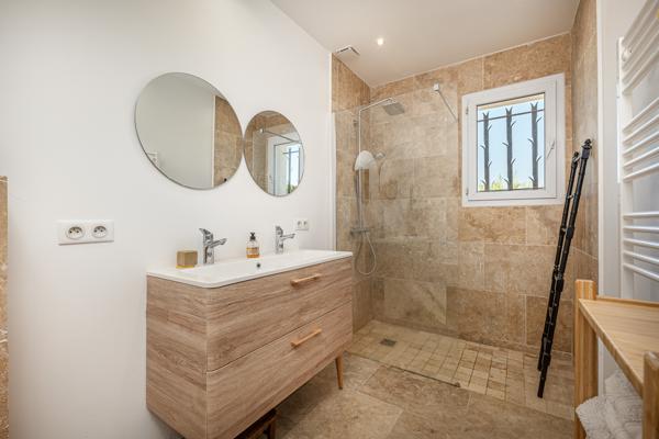 Trets (13530) VILLA DE 96 M² AVEC PISCINE et GARAGE