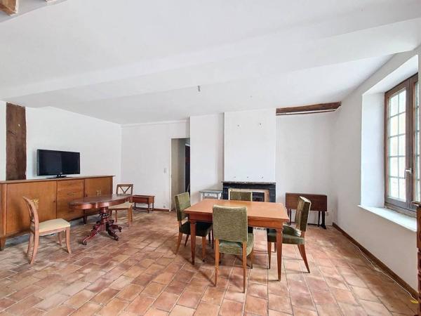 A Montliard, propriété de caractère .