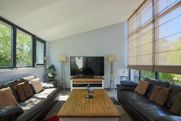 Maison d'architecte de 143 m² à proximité immédiate des bords de Marne