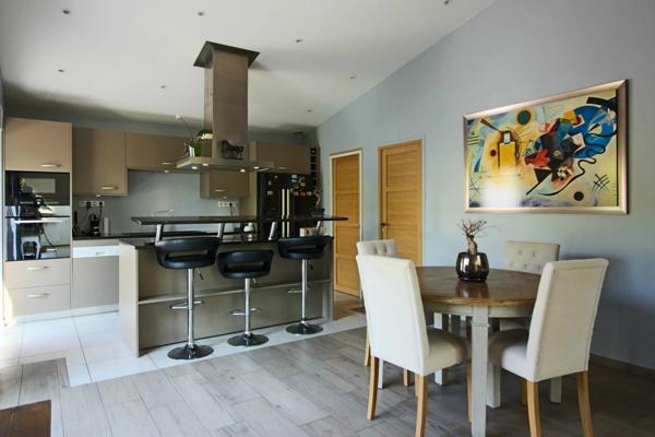 Maison d'architecte de 143 m² à proximité immédiate des bords de Marne