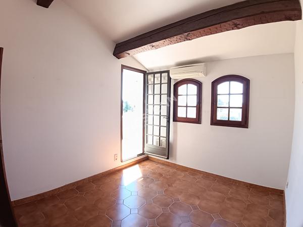 Six-fours Le BRUSC, villa indépendante T5 d'environ 100m² avec garage, sur une parcelle de 349m².