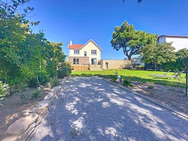 Maison spacieuse a vendre a LA VARENNE avec 5 chambres, double garage et jardin.