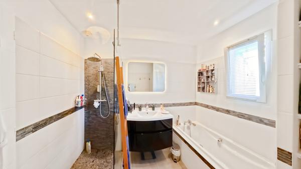 Uzès (30700) Belle villa située à seulemnt 3 km d'Uzès