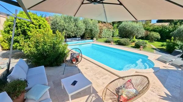 Uzès (30700) Belle villa située à seulemnt 3 km d'Uzès