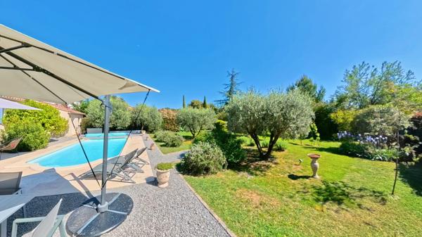 Uzès (30700) Belle villa située à seulemnt 3 km d'Uzès