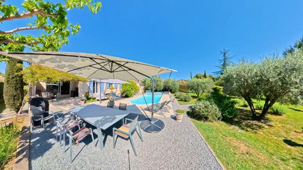 Uzès (30700) Belle villa située à seulemnt 3 km d'Uzès
