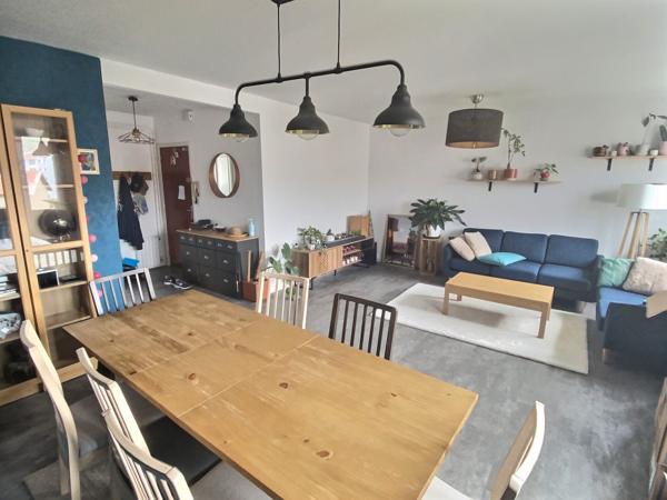 SAINTE ALYRE-T3 MEUBLE AU 6EME ETAGE - STATIONNEMENT