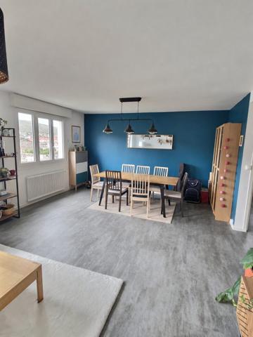 SAINTE ALYRE-T3 MEUBLE AU 6EME ETAGE - STATIONNEMENT