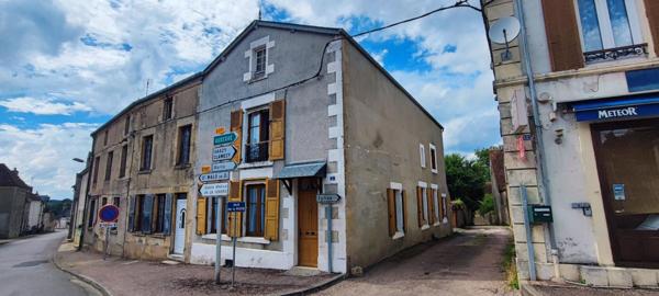 Maison ancienne pleine de potentiel à Champlemy