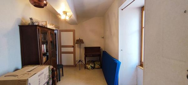 Maison ancienne pleine de potentiel à Champlemy