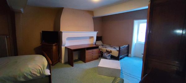 Maison ancienne pleine de potentiel à Champlemy