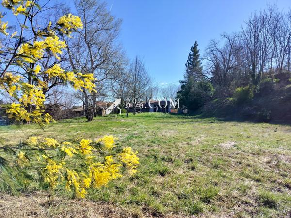 Maison en pierre de 120m2 avec dépendances sur parcelles attenantes de 6738m2 Saint-Romain-de-Lerps (07130)