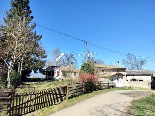 Maison en pierre de 120m2 avec dépendances sur parcelles attenantes de 6738m2 Saint-Romain-de-Lerps (07130)